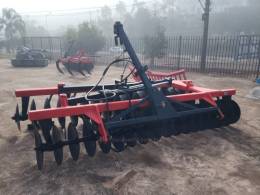 OUTRAS - GRADE NIVELADORA - 2005/2005 - Vermelha - R$ 16.000,00