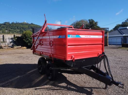 OUTRAS - CARRETA AGRÍCOLA - 2005/2005 - Vermelha - R$ 21.000,00